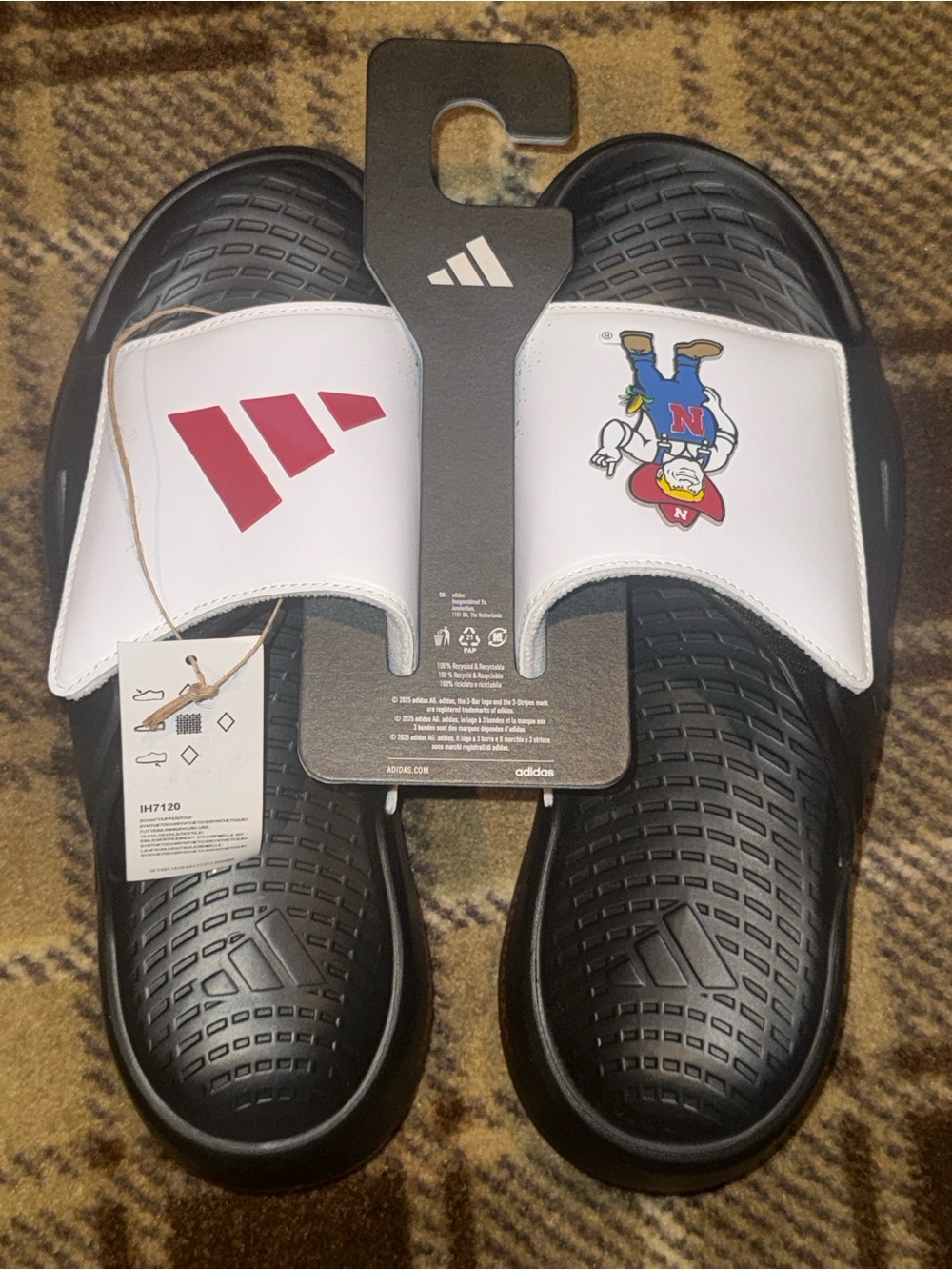 Adidas Black & White Mens Nebraska Cornhuskers Lightblaze football slides rare